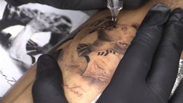 (Fotos) Es buen momento para ser tatuador en Argentina: hay fiebre por llevar a Messi y la Copa del Mundo en la piel