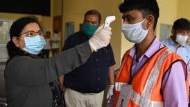 Coronavirus podría borrar avances en desarrollo logrados en países pobres, advierte Banco Mundial