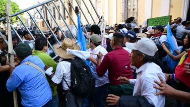 ¿Por qué se atrasa investidura de Bernardo Arévalo como nuevo Presidente de Guatemala?