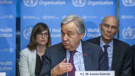‘Todos estamos en el mismo mar, algunos en súper yates, otros se aferran a escombros flotantes’, lamenta secretario general de ONU