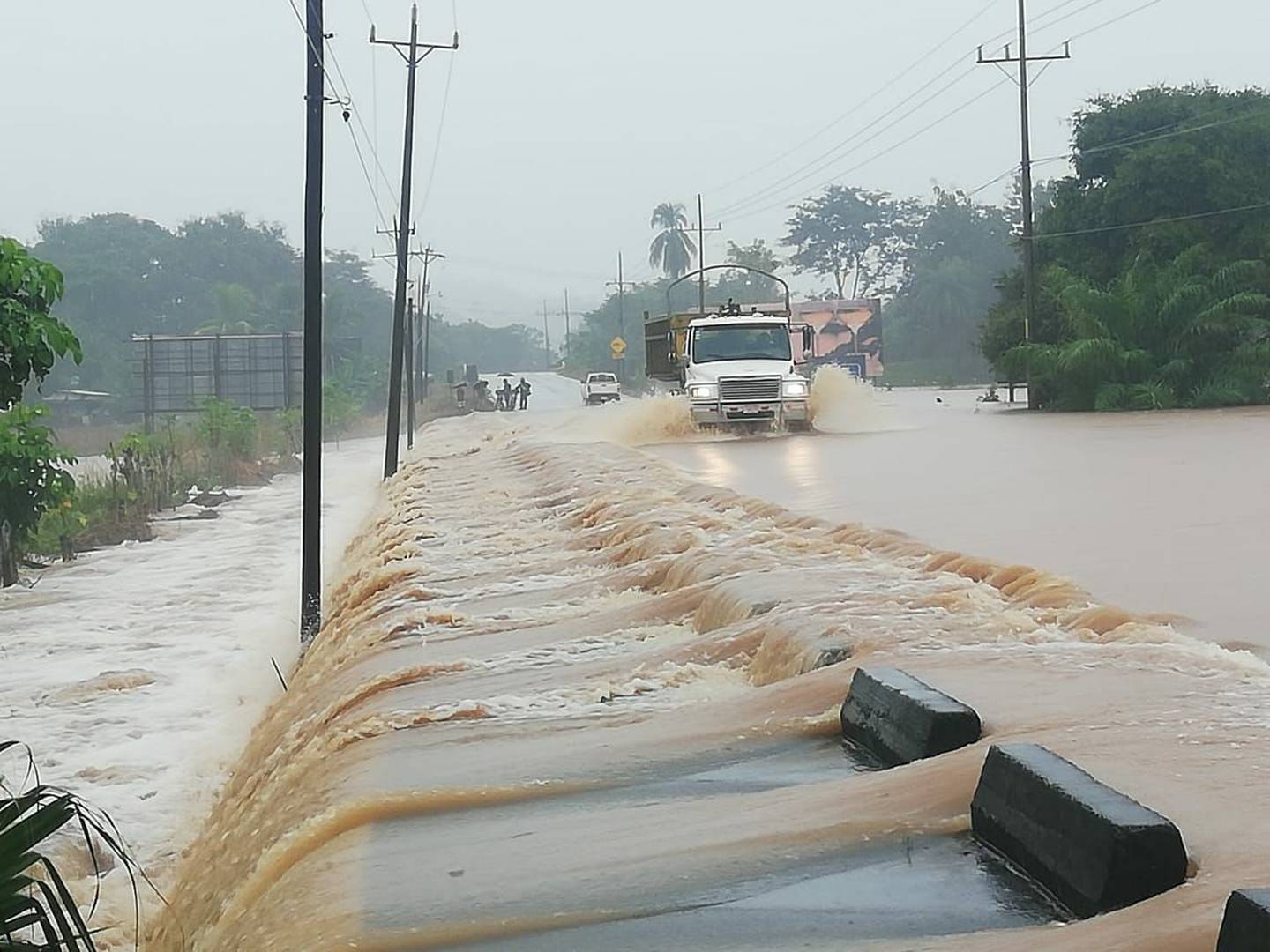 Inundación en Parrita, Foto cortesía.