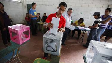 Hernández cerca de ganar reelección en Honduras; Nasralla insiste en "fraude"