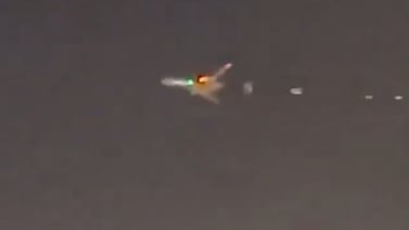 Más problemas: un Boeing 747 de carga aterriza de emergencia en Miami con fuego en uno de sus motores