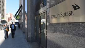 Acción del banco Credit Suisse se desploma un 30% en la Bolsa suiza y crea más temor en sector financiero europeo