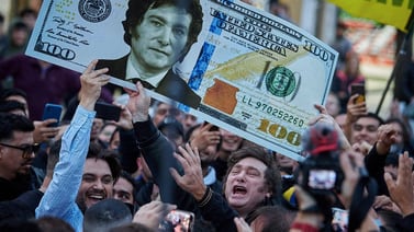 Javier Milei: el candidato místico obsesionado con el dólar que se acerca a la presidencia de Argentina