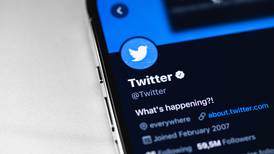 Twitter exaspera a sus usuarios limitando el uso gratuito de la red social; su rival Meta intenta sacar provecho