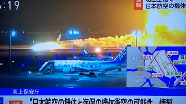(Videos) Dos aviones colisionan en pista de aeropuerto en Japón; se reportan cinco muertos