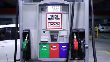 Precios de las gasolinas bajarán hasta ¢115 por litro 