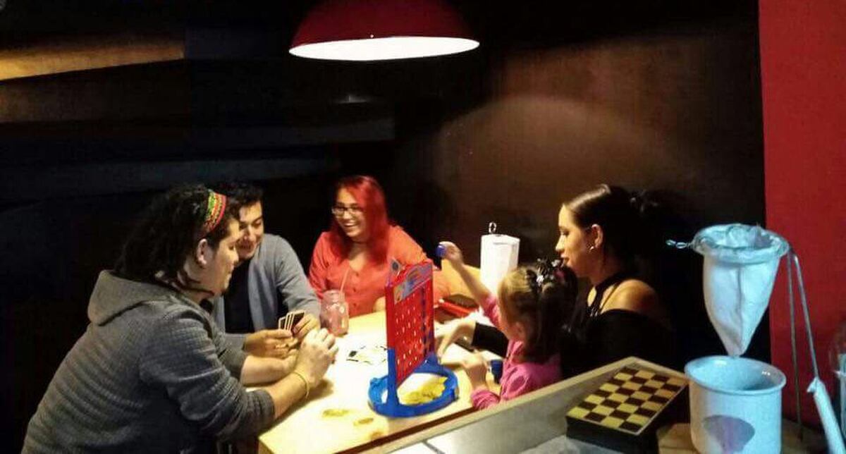 Este restaurante entretiene a sus clientes con juegos de ...