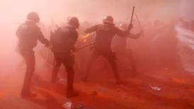 Tensión en Barcelona por doble protesta de policías y separatistas catalanes