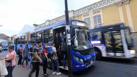 Firmas de nuevas concesiones de buses continúan y dan primeros pasos hacia la sectorización