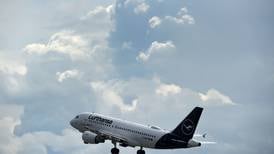 Alemania volverá a ser accionista de Lufthansa para ayudarla a recuperarse del coronavirus
