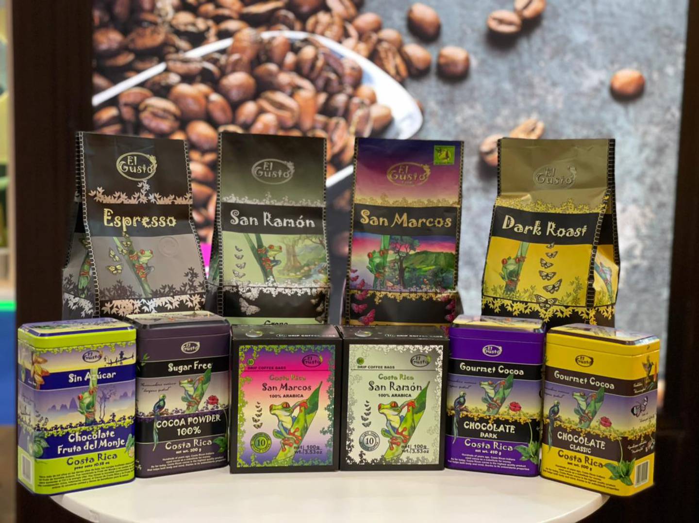 Los empaques del café y del cacao de alta calidad resaltan las bondades de Costa Rica como país verde, como parte de la diferenciación de los productos. Foto: Cortesía