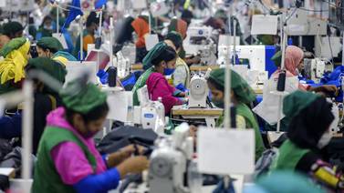 150 fábricas del sector textil cierran en Bangladés por protestas que piden mejoras salariales