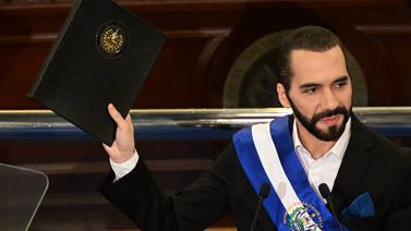 Bukele deja presidencia de El Salvador en busca de la reelección con permiso del Congreso