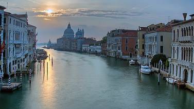 “¡No vengan más!”, piden habitantes de Venecia agobiados por el turismo