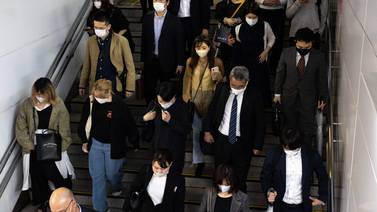 Japón intenta calmar temores de la población tras brote de una peligrosa infección