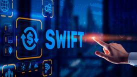 Swift: la pieza esencial de las finanzas mundiales que ya sancionó a 10 bancos en Rusia
