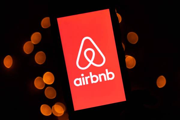 Airbnb prohíbe permanentemente las fiestas en todos sus alojamientos 
