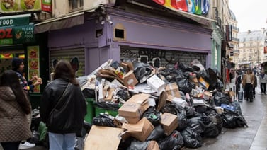 Montañas de basura, la nueva atracción turística en París