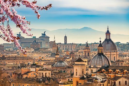 Otra de las novedades relacionadas con viajes es la que ha comenzado a introducir en Estados Unidos y Canadá, que ahora cuentan con listas de recomendaciones de lugares turísticos, que se muestran al buscar una localización determinada como Roma, Italia. (Foto: Shutterstock)
