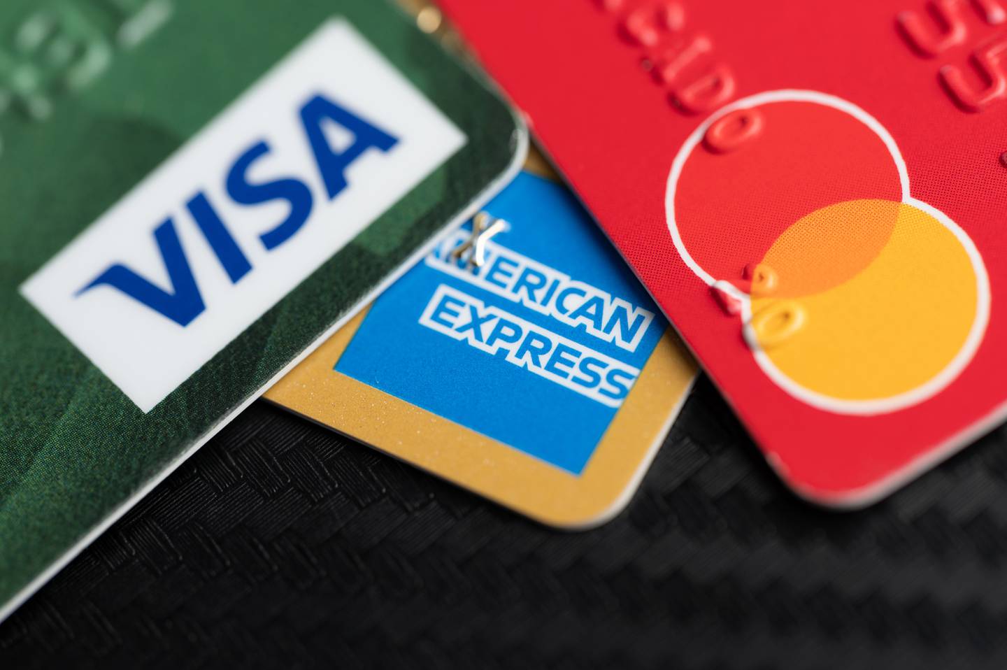 Estos son los mejores descuentos para tarjetahabientes de los 6 bancos más grandes de Costa Rica | Shutterstock | Visa, American Express, Mastercard.