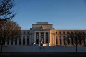 La Fed mantiene sus tasas de interés estables y anticipa un incremento más este año