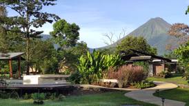 Arenal Glamping: el lujo de acampar con la comodidad de un hotel, disfrutando la naturaleza y la belleza del volcán