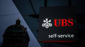 Mercados financieros reciben con escepticismo la compra de Credit Suisse por parte de UBS