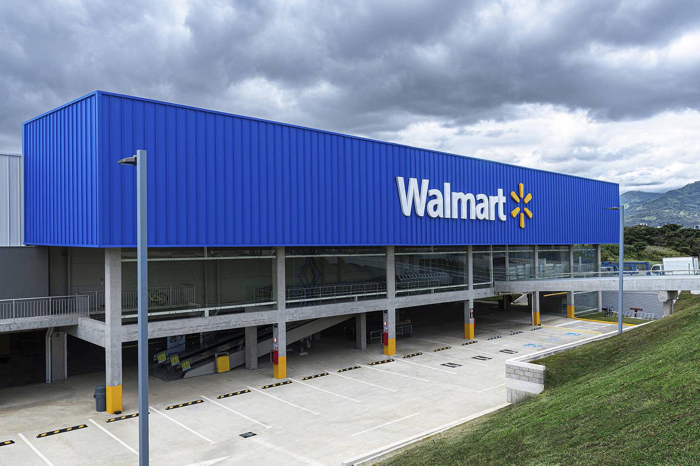 El nuevo supermercado es el número 14 del formato Walmart y está localiza diagonal al Liceo de Los Lagos, en San Pablo de Heredia. Foto: Cortesía de Walmart.
