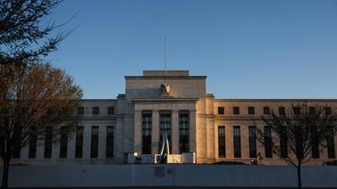 La Fed mantiene sus tasas de interés estables y anticipa un incremento más este año