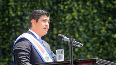 Carlos Alvarado promete reducir el déficit del 6,2% al 3% del PIB para 2022