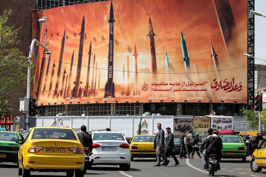 Los misiles balísticos iraníes adornaron un cartel publicitario en el centro de Teherán esta semana.