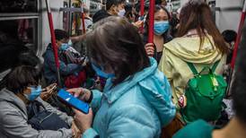China decreta el cierre de fábricas y pone en cuarentena a grandes ciudades ante brote de COVID-19