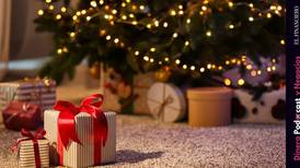 Le damos una lista de consejos para que ahorre en la compra de regalos para Navidad