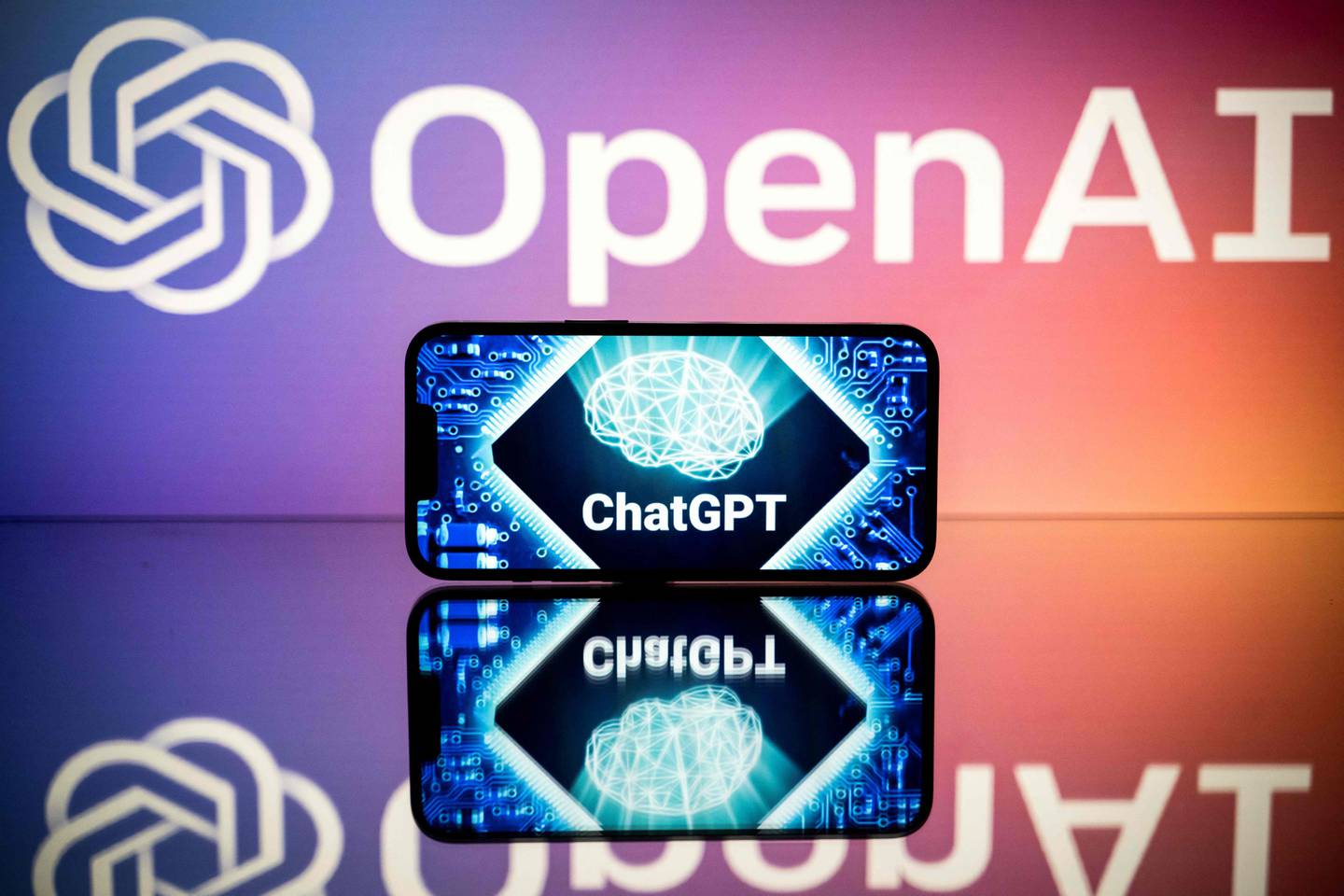 Microsoft es un importante inversor en OpenAI e implementó rápidamente los poderes de la IA en sus propios productos tras el lanzamiento del chat robótico ChatGPT el año pasado.