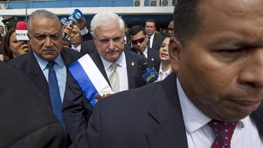 El expresidente Martinelli llega extraditado a Panamá para enfrentar cargos de espionaje