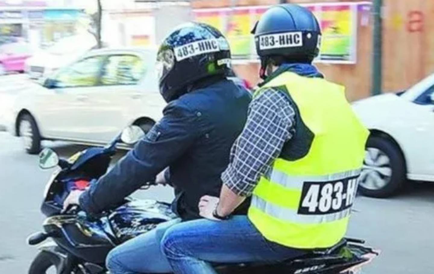 Esta es la ideal del ministro de Seguridad Pública, Mario Zamora, que todos los motociclistas anden un chaleco con la placa