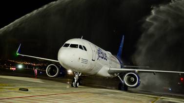 (Video) Así inauguró JetBlue su vuelo directo entre Nueva York y San José