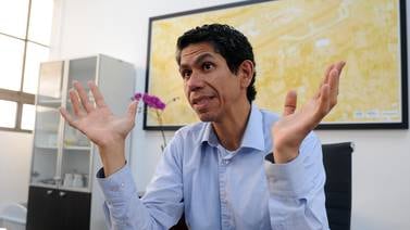 Luis Amador habla tras su destitución: dice que se va del país “tranquilo” y volverá para las elecciones de 2026