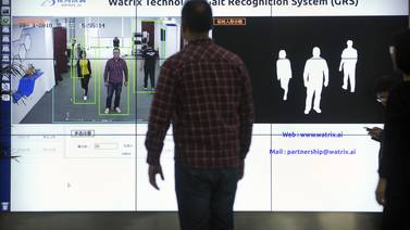 Tecnología china reconoce a personas por su forma de caminar