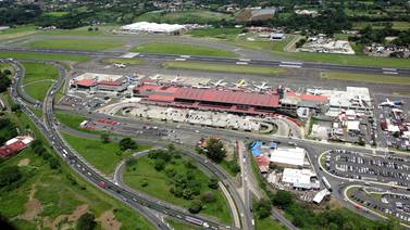 Cuenta regresiva para el Juan Santamaría: ¿cuándo colapsaría el aeropuerto y qué planes hay para remediarlo?