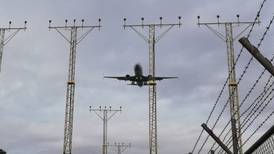 Unión Europea planea un impuesto para que el sector aéreo pague por sus emisiones