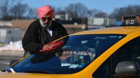 Los emblemáticos taxis amarillos de Nueva York con futuro incierto tras la caída de su uso por la pandemia 