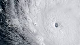 ¿Cómo obtienen los huracanes su nombre?