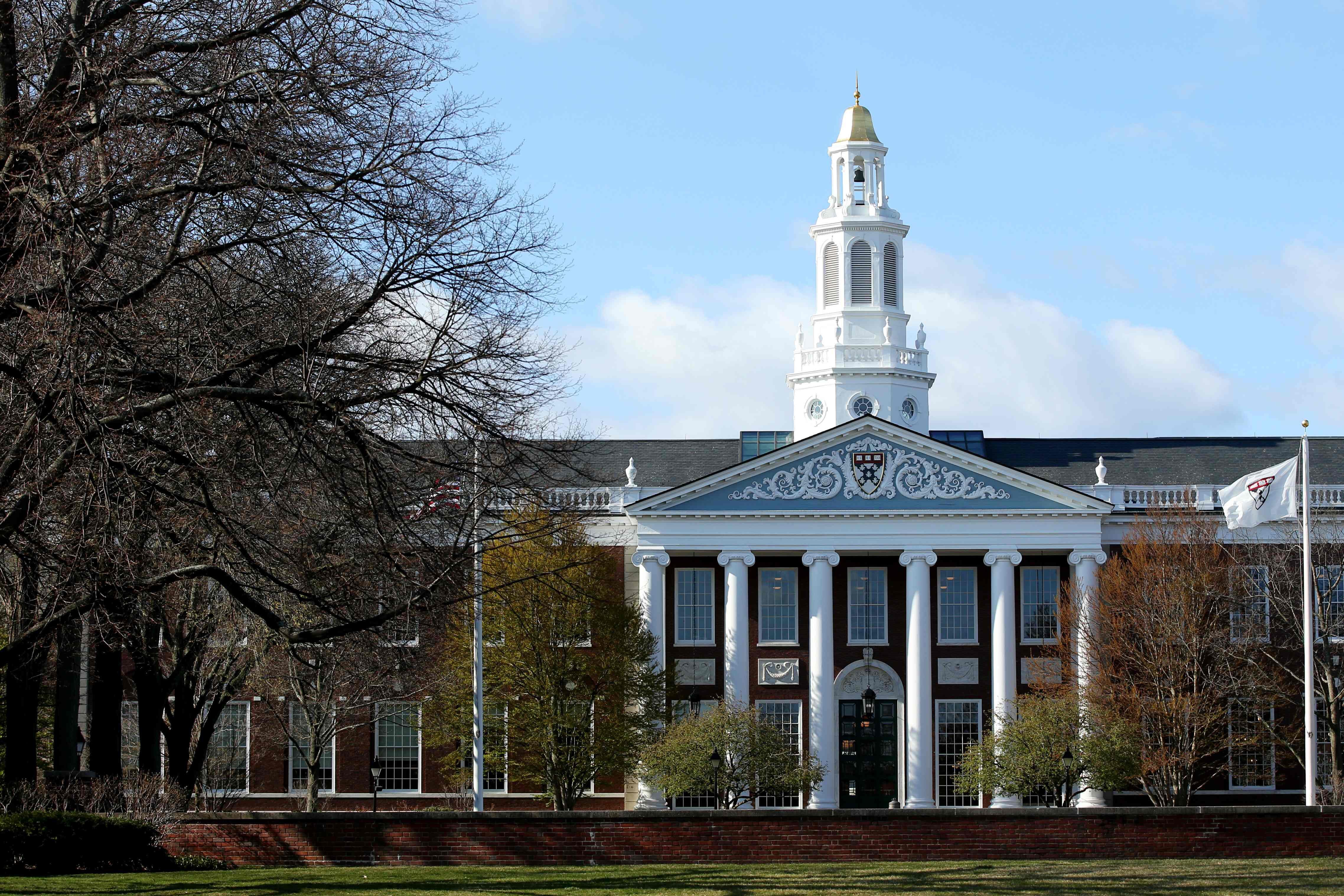 La Universidad de Harvard también ofrece cursos en línea. 