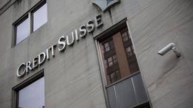 Credit Suisse se recupera en la bolsa luego de recibir apoyo del banco central suizo