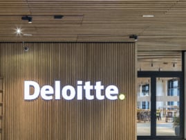 Deloitte se especializa en auditoría, consultoría, impuestos y asesoramiento. 