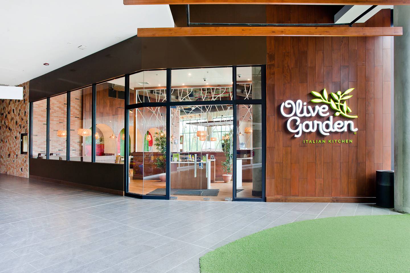 El restaurante italiano Olive Garden abre, este 28 de octubre, su primer local, en el centro comercial Escazú Village.