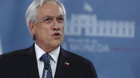 Peso chileno sigue en mínimos y ministro de Hacienda alerta por desempleo
